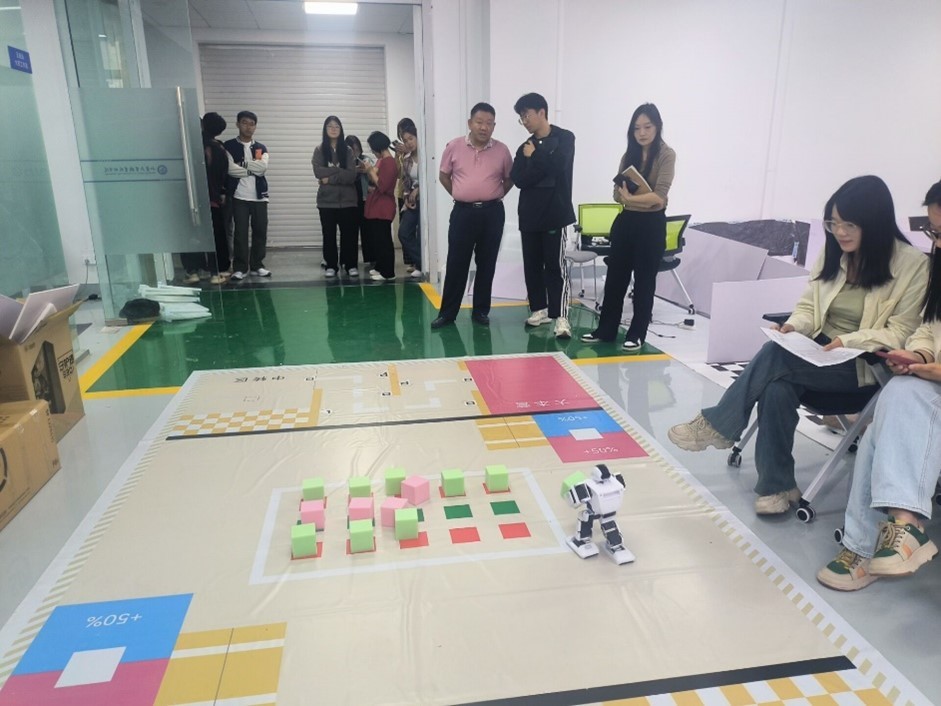 賦能未來，創(chuàng)新無界——智能機器人產(chǎn)業(yè)學院成功舉辦第一屆校級睿抗機器人開發(fā)者大賽
