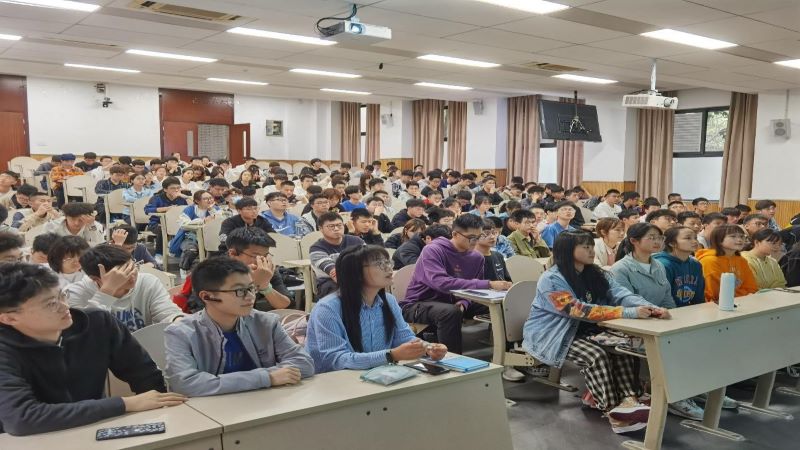 自動化學院大講堂2021年第一期正式開講 教育科技領域技術開發的新篇章